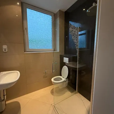 Monteurswohnung Bei Koeln,duesseldorf Wlan, Parkplatz, Kueche