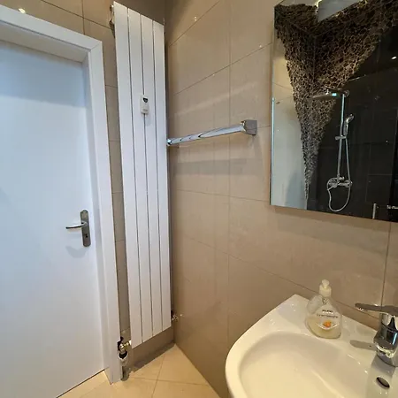 Monteurswohnung Bei Koeln,duesseldorf Wlan, Parkplatz, Kueche * ليفركوزن